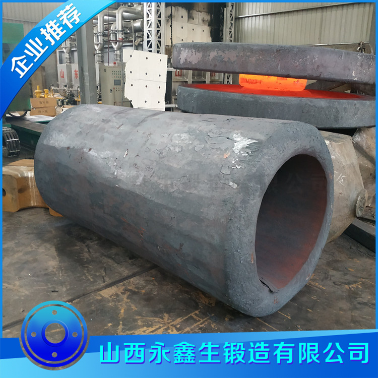  鍛造大型三通成型機(jī)油缸